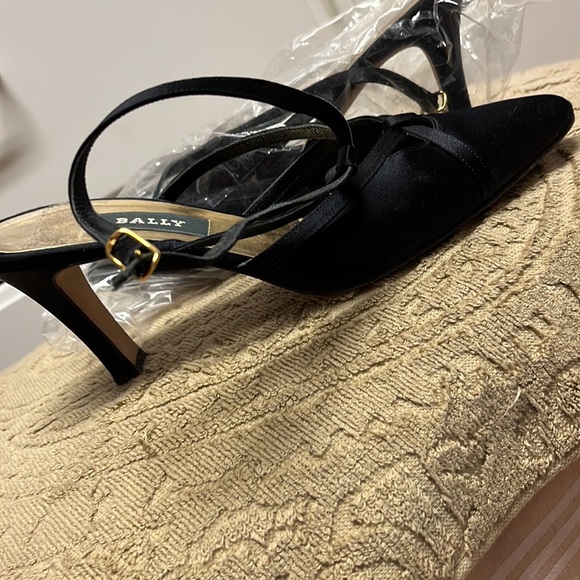 Gorgeous satin black shoes by Bally! So elegant! Size 7, very good comdition, - Picture 5 of 7